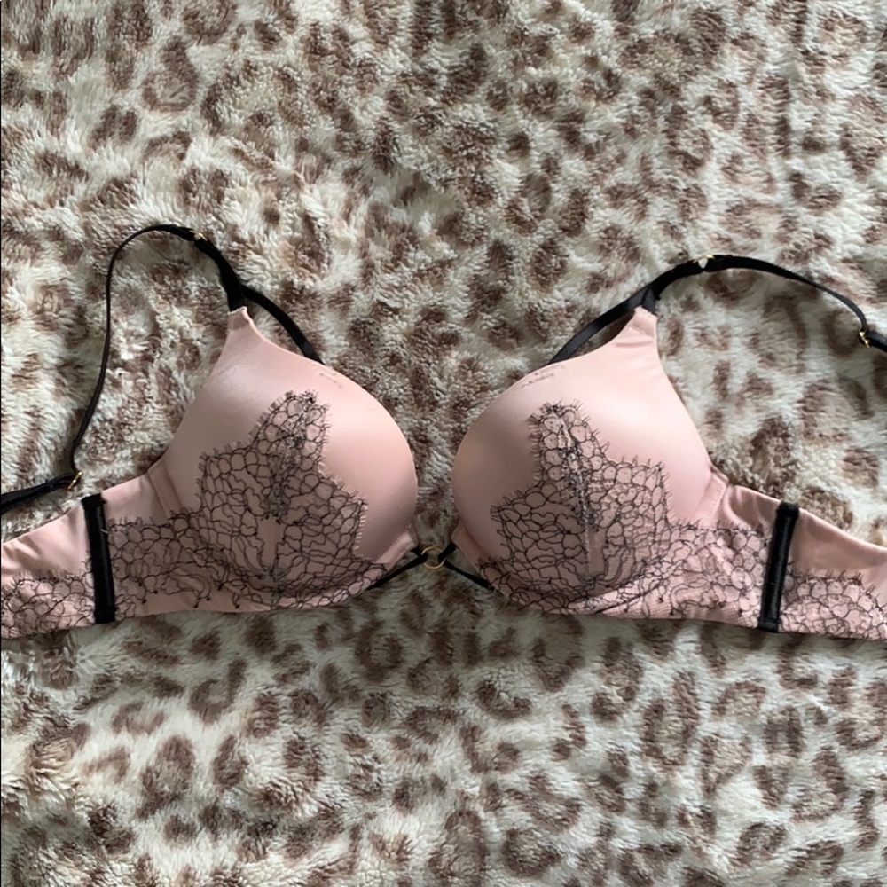 Victoria’s Secret Lace Bombshell Plunge Bra